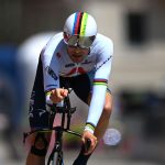 Ganna 'sudando y asustado' cuando un pinchazo amenazaba con la victoria en la contrarreloj del Giro de Italia