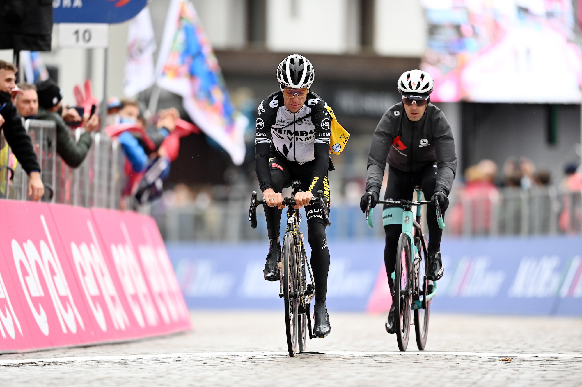 Giro d'Italia: George Bennett lleva a Musette sobre el Passo Giau para terminar 14 ° en la etapa 16