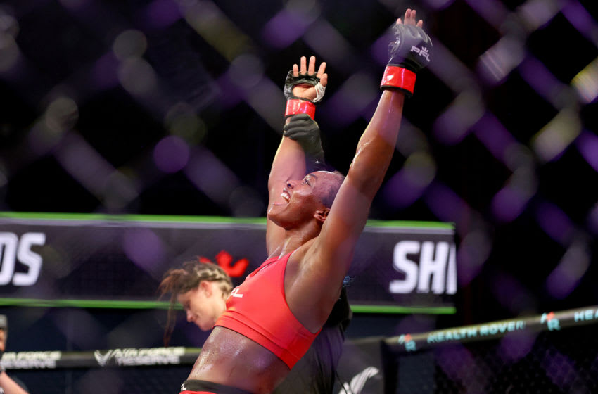 ATLANTIC CITY, NUEVA JERSEY - 10 DE JUNIO: Claressa Shields de los Estados Unidos celebra su victoria sobre Brittney Elkin de los Estados Unidos durante la pelea de peso ligero en Ovation Hall en Ocean Casino Resort el 10 de junio de 2021 en Atlantic City, Nueva Jersey.  (Foto de Elsa / Getty Images)