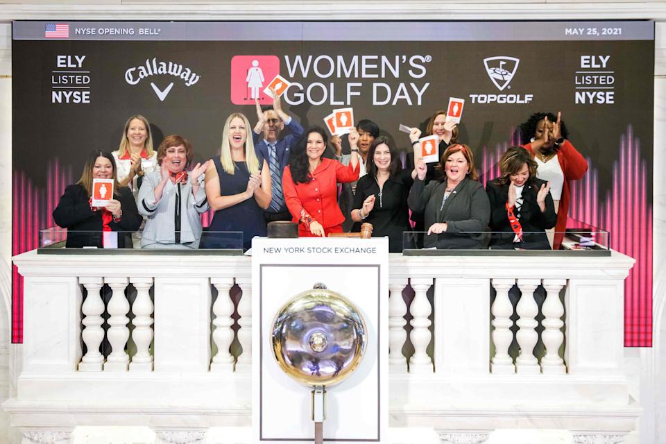 El Día del Golf Femenino comienza con la campana de apertura en la Bolsa de Valores de Nueva York y termina con reuniones de golf