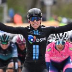 Lorena Wiebes gana el Dwars Door de Westhoek