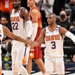 Chris Paul de Phoenix Suns es felicitado