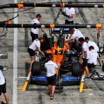 Lando Norris (GBR) McLaren MCL35M en su caja de boxes.  25.06.2021.  Campeonato del Mundo de Fórmula 1, Rd 8, Steiermark Grand Prix, Spielberg