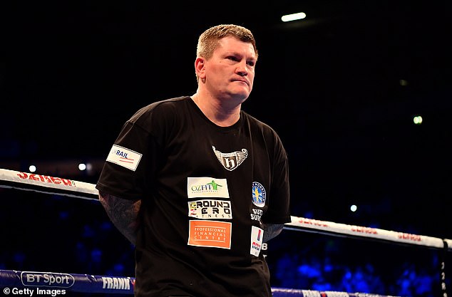 Ricky Hatton criticó a Floyd Mayweather luego de su pelea de exhibición contra Logan Paul