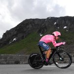 Rigoberto Ur & aacute; n arrasa con la competición del Tour de Suisse con una impresionante victoria en la contrarreloj