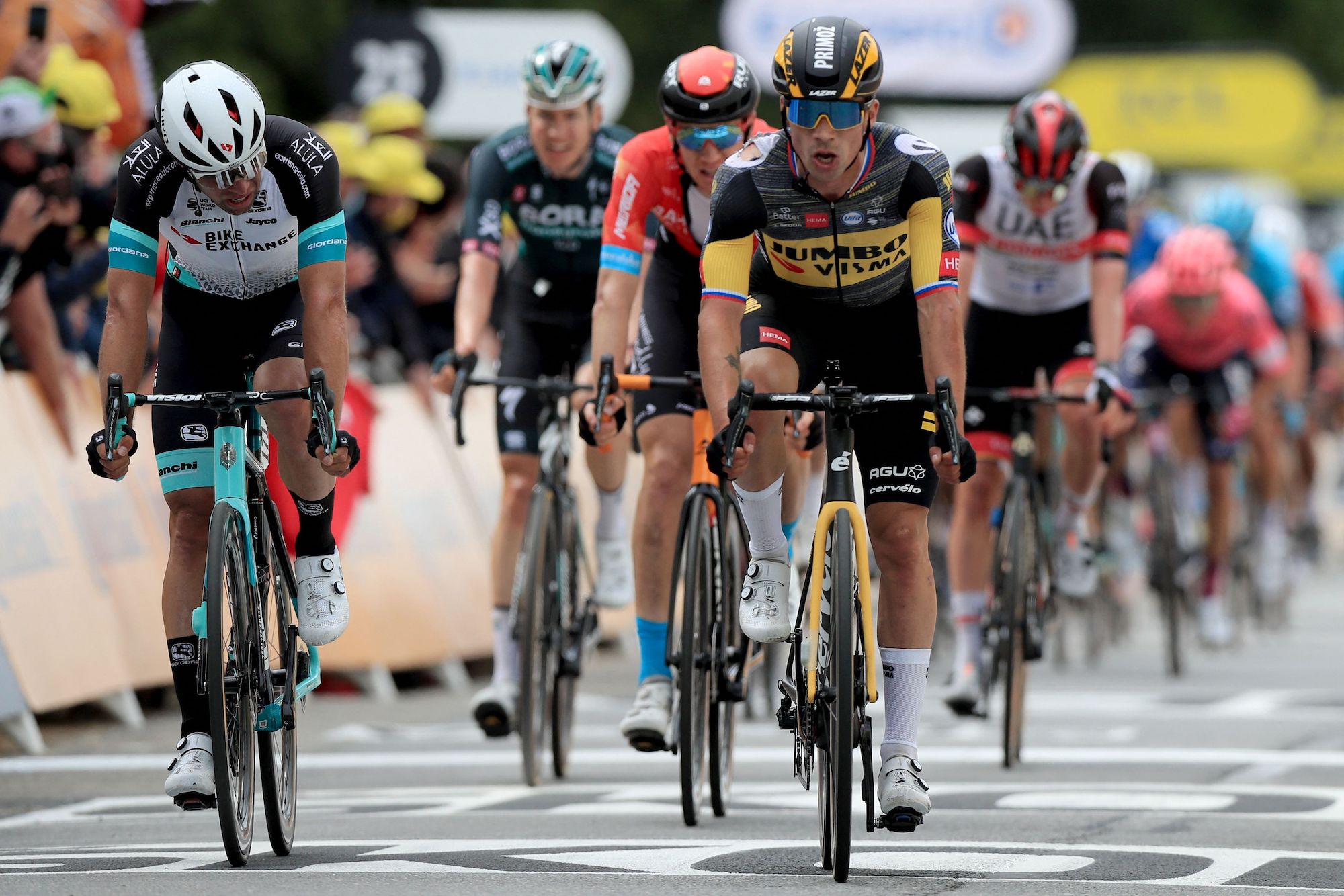 Tour de Francia: Roglič ocupa el tercer lugar en la bicicleta de su compañero de equipo cuando Kruijswijk se rompe y cuatro pilotos de Jumbo-Visma ruedan en 16 minutos menos