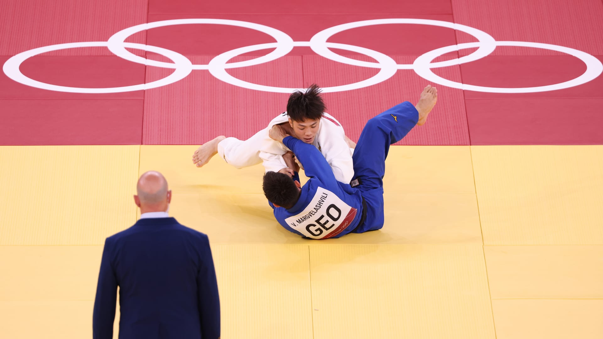 ABE Hifumi gana el oro en judo el mismo día que su hermana, Uta