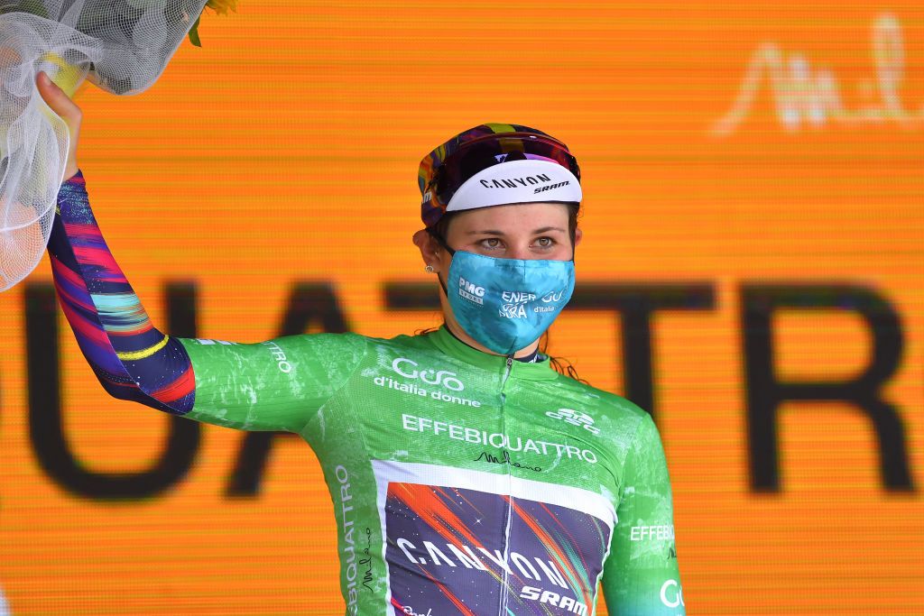 Elise Chabbey supera el accidente para tomar el liderato en el Giro d'Italia Donne Mountains maillot