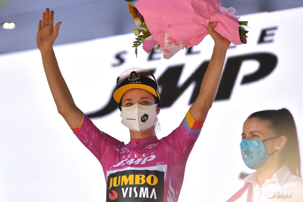 Giro d'Italia Donne: Marianne Vos triunfa con 30a victoria en la etapa 7