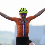 Juegos Olímpicos: Van Vleuten celebra pero confunde la plata con el oro