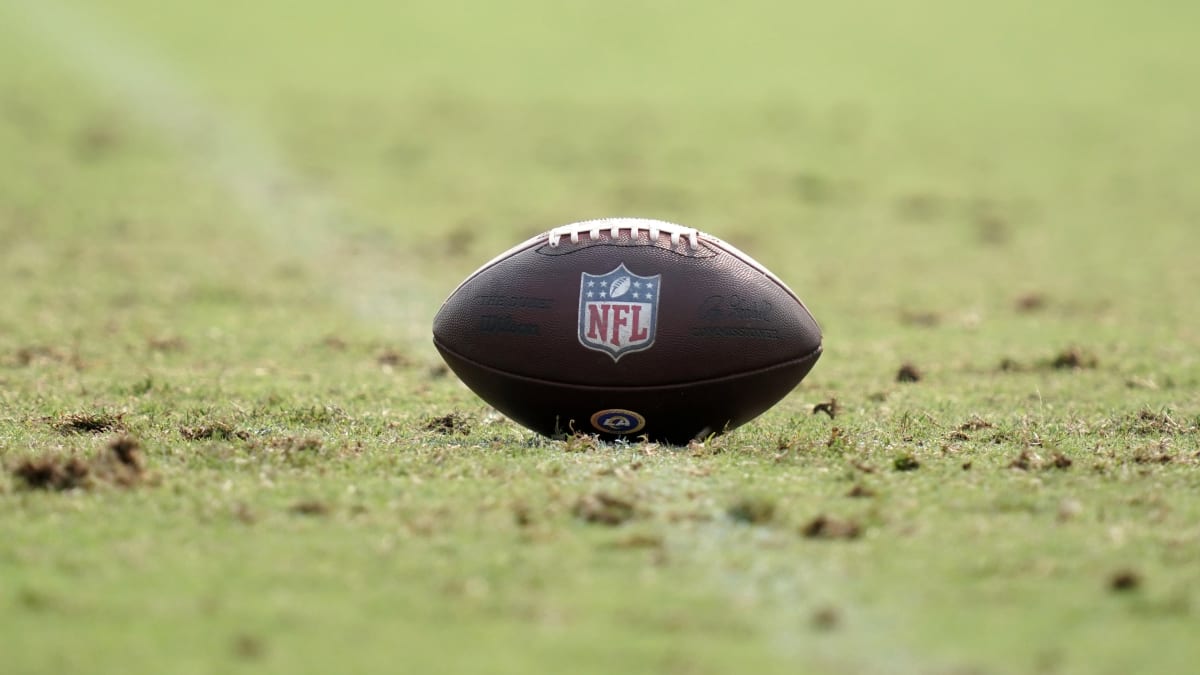 La NFL permite que los jugadores no vacunados se desenmascaren en las prácticas al aire libre