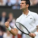 Novak Djokovic reacciona tras vencer a Marton Fucsovics en Wimbledon