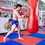 Prajanchai entrena en PK Saenchai MuayThaiGym en Tailandia
