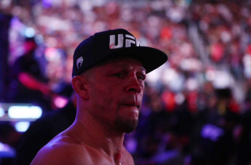 12 de junio de 2021;  Glendale, Arizona, Estados Unidos;  Nate Diaz reacciona luego de su derrota contra Leon Edwards durante UFC 263 en Gila River Arena.  Crédito obligatorio: Mark J. Rebilas-USA TODAY Sports