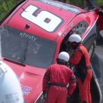 Video: Spencer Pumpelly retrocede contra la barrera de neumáticos en la curva 1