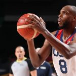 el campeón de la NBA levantando al equipo de EE. UU. en los Juegos Olímpicos de Tokio