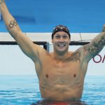 TOKIO, JAPÓN - 29 DE JULIO: Caeleb Dressel del equipo de Estados Unidos reacciona después de ganar la medalla de oro en la final masculina de 100 metros estilo libre en el sexto día de los Juegos Olímpicos de Tokio 2020 en el Centro Acuático de Tokio el 29 de julio de 2021 en Tokio, Japón.  (Foto de Alexander Hassenstein / Getty Images)