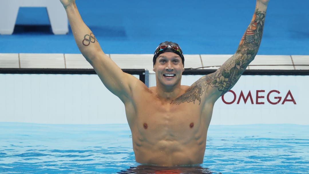 TOKIO, JAPÓN - 29 DE JULIO: Caeleb Dressel del equipo de Estados Unidos reacciona después de ganar la medalla de oro en la final masculina de 100 metros estilo libre en el sexto día de los Juegos Olímpicos de Tokio 2020 en el Centro Acuático de Tokio el 29 de julio de 2021 en Tokio, Japón.  (Foto de Alexander Hassenstein / Getty Images)