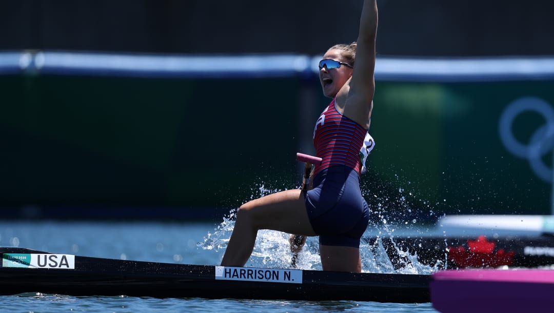 TOKIO, JAPÓN - 05 DE AGOSTO: Nevin Harrison del equipo de Estados Unidos reacciona al ganar la medalla de oro en la Final A de 200 m de canoa individual femenina el día trece de los Juegos Olímpicos de Tokio 2020 en Sea Forest Waterway el 05 de agosto de 2021 en Tokio, Japón.  (Foto de Naomi Baker / Getty Images)