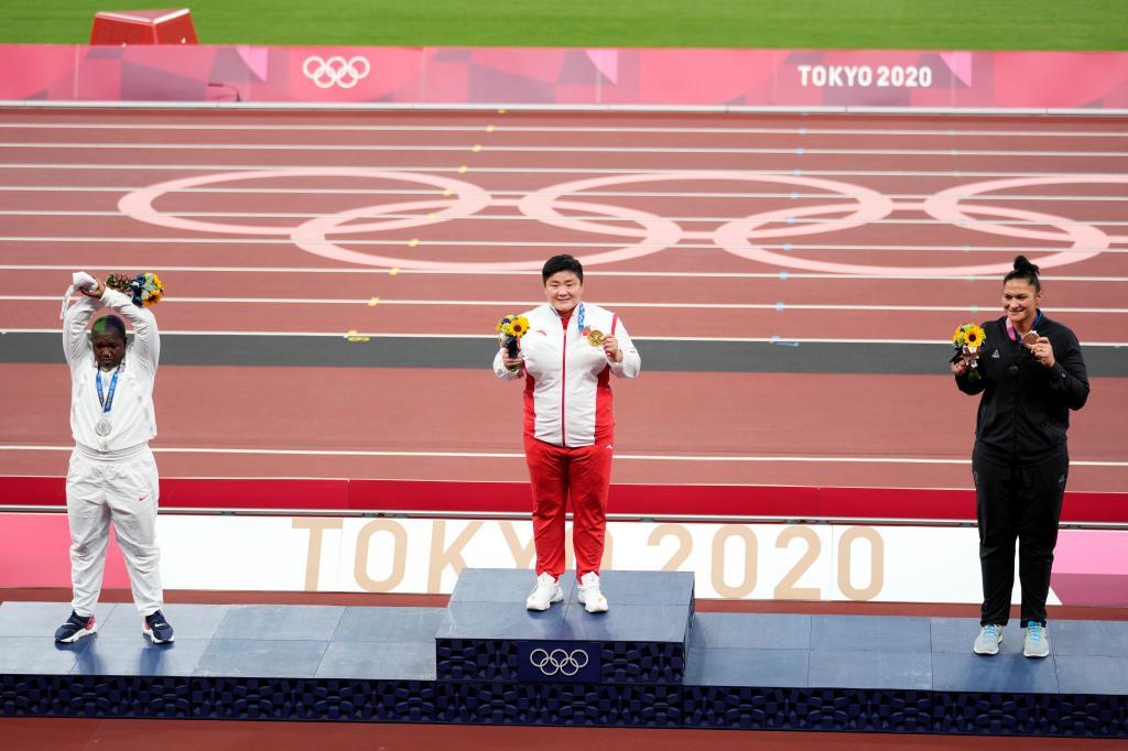 Atletismo |  Juegos Olímpicos 2021: Raven Saunders podría ser penalizada por su gesto en el podio