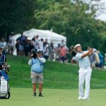 Bryson DeChambeau se mantiene al rojo vivo, hace águilas consecutivas el sábado en el BMW Championship