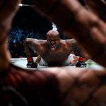 Ciryl Gane sabe que Derrick Lewis 'tiene una bomba en la mano'