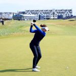 El ex campeón Georgia Hall comparte el liderazgo temprano en el tranquilo Carnoustie, con grandes bateadores persiguiendo