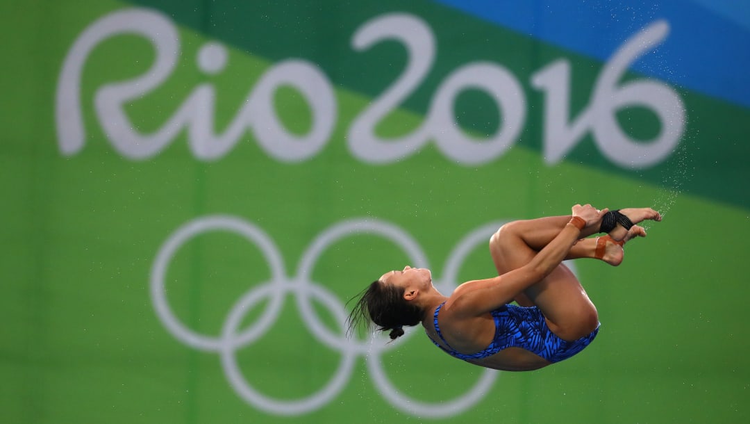 RIO DE JANEIRO, BRASIL - 18 DE AGOSTO: Pandelela Rinong Pamg de Malasia compite durante la Plataforma Femenina 10m, salto final en el Centro Acuático Maria Lenk el día 13 de los Juegos Olímpicos Río 2016 el 18 de agosto de 2016 en Río de Janeiro, Brasil .  (Foto de Al Bello / Getty Images)