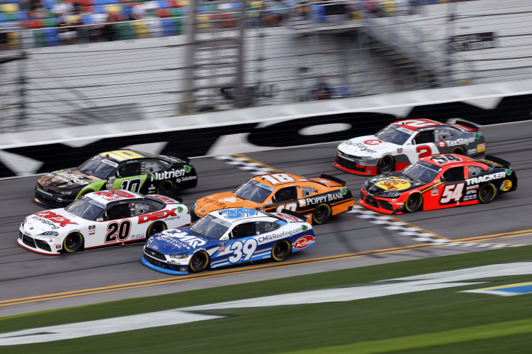 Harrison Burton, Jeb Burton y Daniel Hemric en el Daytona International Speedway - NASCAR Xfinity Series