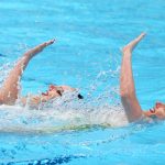 TOKIO, JAPÓN - 3 DE AGOSTO: Svetlana Kolesnichenko y Svetlana Romashina del equipo ROC compiten en la rutina técnica de dúo de natación artística el día once de los Juegos Olímpicos de Tokio 2020 en el Centro Acuático de Tokio el 3 de agosto de 2021 en Tokio, Japón.  (Foto de Al Bello / Getty Images)