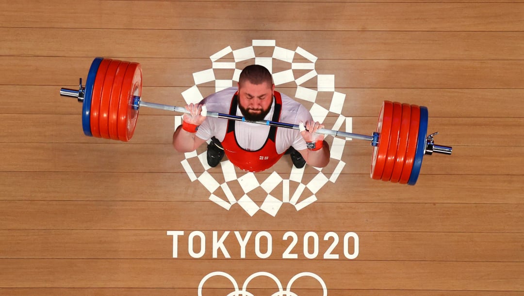 TOKIO, JAPÓN - 4 DE AGOSTO: Lasha Talakhadze del equipo Georgia compite durante el levantamiento de pesas - 109 kg de hombres + Grupo A el día doce de los Juegos Olímpicos de Tokio 2020 en el Foro Internacional de Tokio el 4 de agosto de 2021 en Tokio, Japón.  (Foto de Chris Graythen / Getty Images)