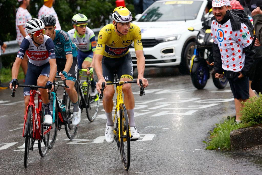 Los planes de final de temporada de Mathieu van der Poel en peligro debido a una lesión en la espalda