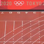 TOKIO, JAPÓN - 7 DE AGOSTO: Neeraj Chopra del Team India posa con la bandera de su nación después de competir en la final del lanzamiento de jabalina masculino el día quince de los Juegos Olímpicos de Tokio 2020 en el Estadio Olímpico el 7 de agosto de 2021 en Tokio, Japón.  (Foto de Rob Carr / Getty Images)