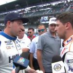 "No se puede correr de esa manera", Denny Hamlin, Chase Briscoe intercambian palabras en el Pit Road después de las carreras agresivas en el reinicio de las horas extraordinarias