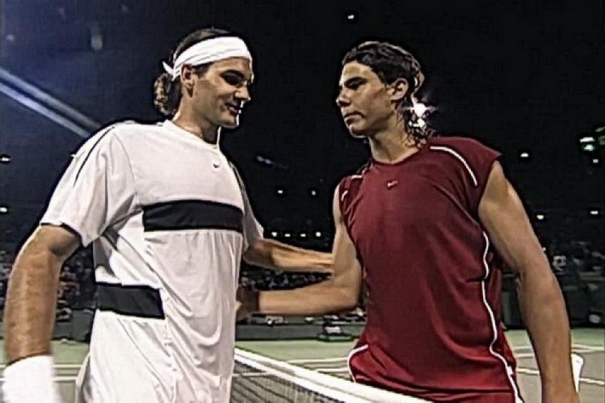 'Rafael Nadal logró una importante victoria en el primer duelo contra Roger Federer', dice.