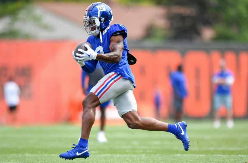 Sterling Shepard de los New York Giants atrapa un pase durante una práctica conjunta con los Cleveland Browns.  (Foto de Nick Cammett / Getty Images)