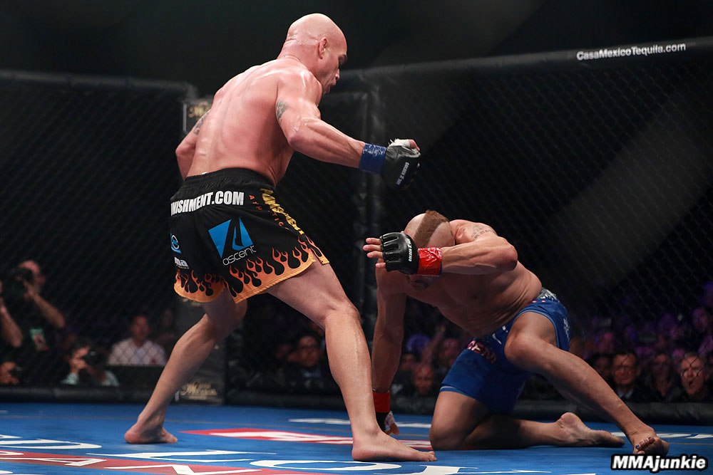 Tito Ortiz descontento de que Anderson Silva lo haga bajar a 195 libras