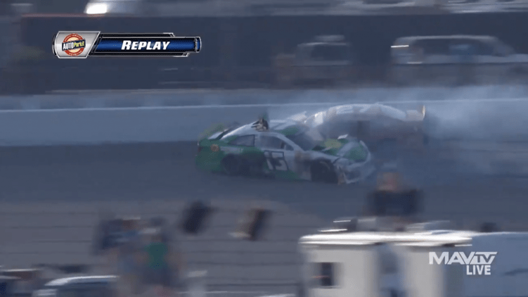 Video: Thad Moffitt toma represalias contra Drew Dollar y recoge a Tim Richmond en Nasty Driver's Side Impact en Michigan