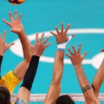 TOKIO, JAPÓN - 26 DE JULIO: Wallace de Souza # 8 del Equipo Brasil compite contra el Equipo Argentina durante la Ronda Preliminar Masculina - Voleibol Grupo B en el tercer día de los Juegos Olímpicos de Tokio 2020 en Ariake Arena el 26 de julio de 2021 en Tokio, Japón.  (Foto de Toru Hanai / Getty Images)