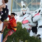 TOKIO, JAPÓN - 05 DE AGOSTO: Colin Duffy de los Estados Unidos de América (L) sube cuando Alberto Gines López de España hace un comienzo en falso durante la final combinada masculina de escalada deportiva el día trece de los Juegos Olímpicos de Tokio 2020 en el Aomi Urban Sports Park el 5 de agosto de 2021 en Tokio, Japón.  (Foto de Maja Hitij / Getty Images)