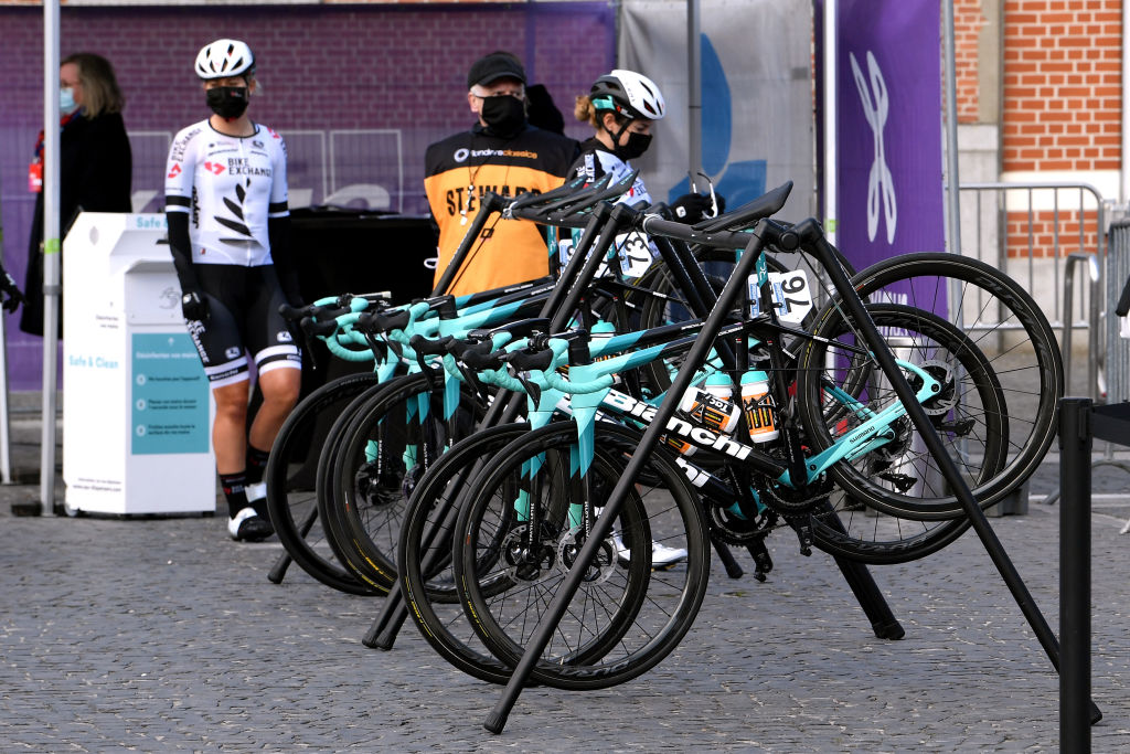 Bicicletas robadas del Team BikeExchange en el Tour de l'Ardèche