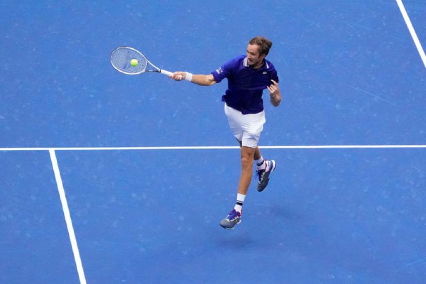 ATP US Open: Daniil Medvedev lleva a Novak Djokovic dos sets para amar