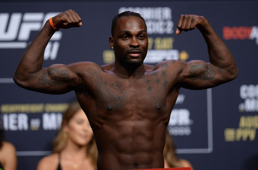 16 de agosto de 2019;  Anaheim, CA, Estados Unidos;  Derek Brunson durante el pesaje de UFC 241 en el Centro de Convenciones de Anaheim.  Crédito obligatorio: Gary A. Vasquez-USA TODAY Sports