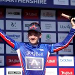 Ethan Hayter dice que está 'en contra' mientras conduce el Tour de Gran Bretaña a la etapa reina