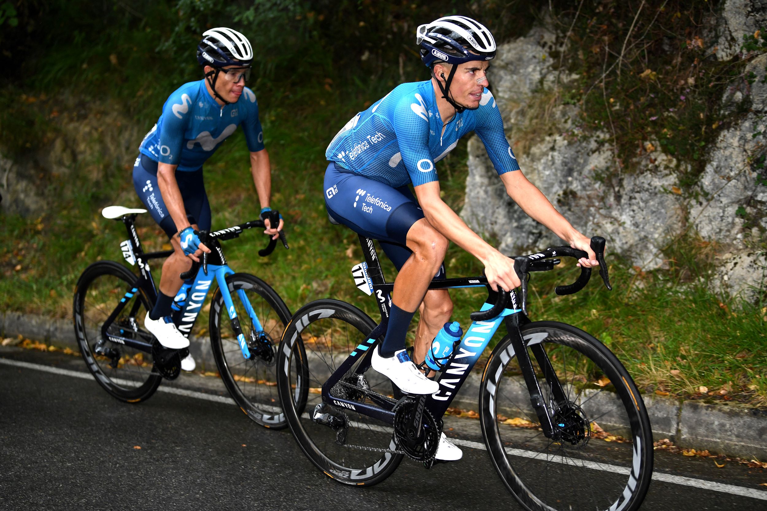 'Hemos salvado un día muy, muy difícil': el dúo de Movistar se contenta con limitar las derrotas ante el imparable Roglič en la etapa 17 de la Vuelta a España