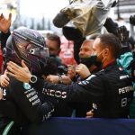 Lewis Hamilton no se atribuye el mérito de la 'increíble' decisión de Mercedes