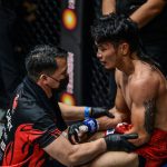 Mark Sangiao entrena a Lito Adiwang durante su pelea de MMA