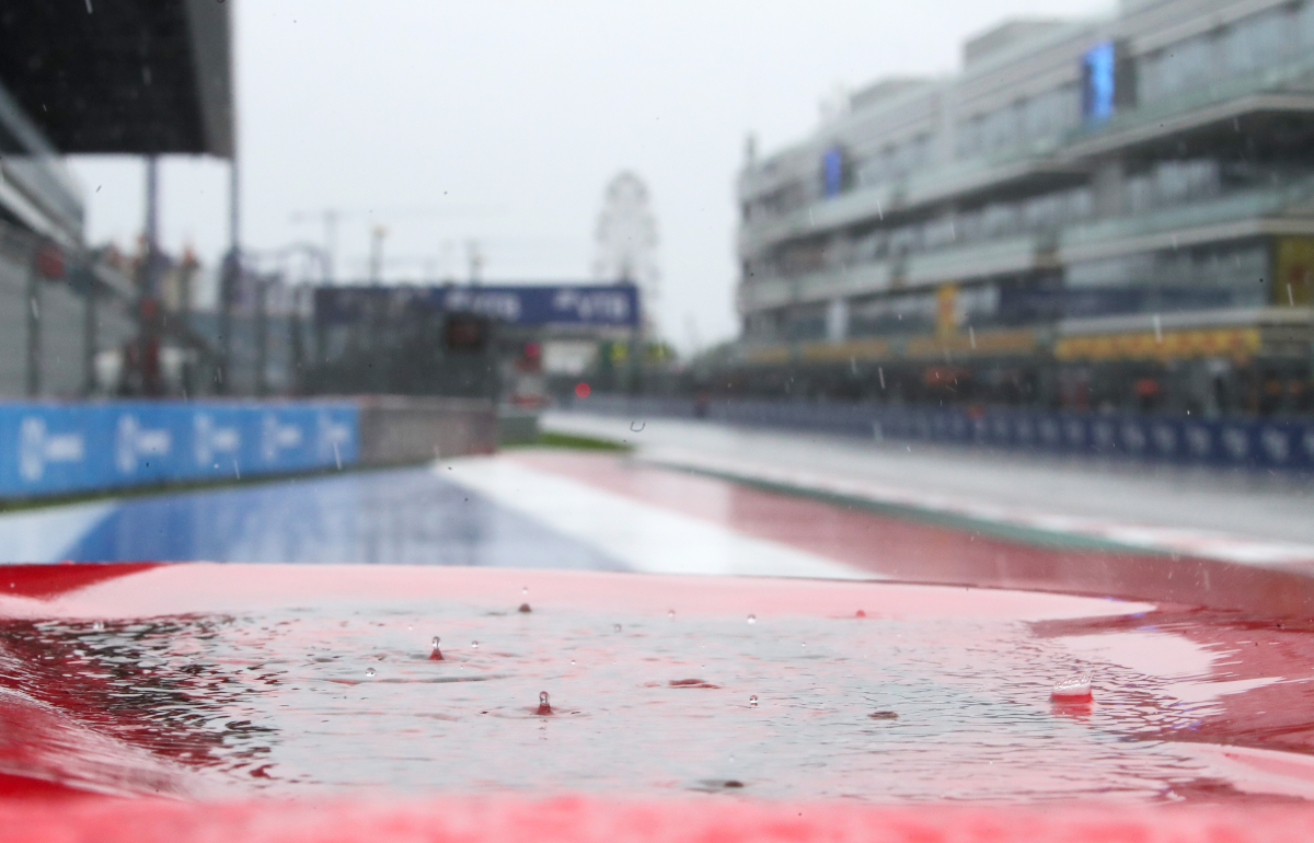 Lluvia cayendo en el circuito de Sochi.  Rusia septiembre 2021