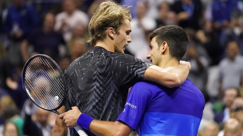 Novak Djokovic muestra respeto por Alexander Zverev luego de una ajustada victoria en el US Open