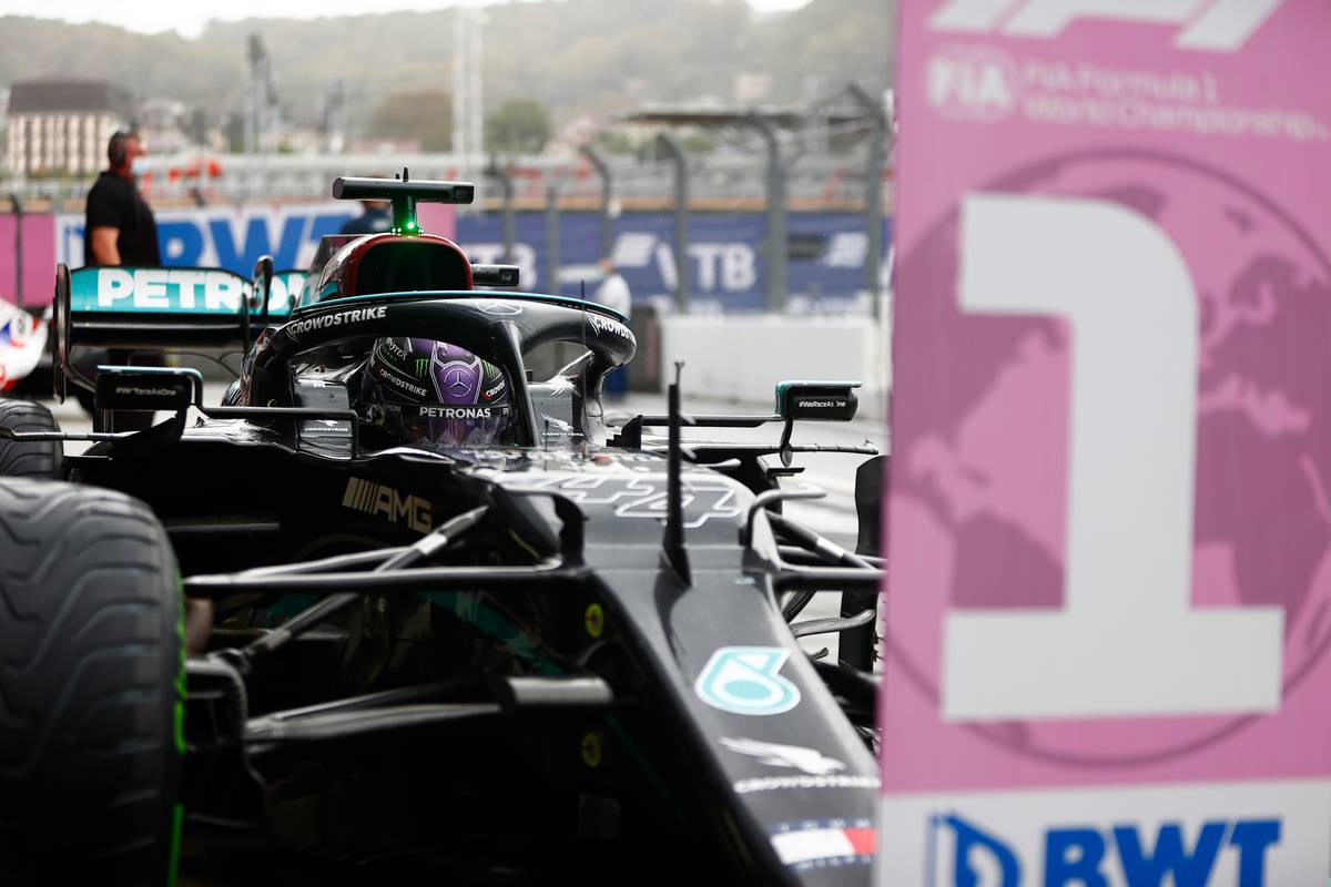 Ganador de la carrera Lewis Hamilton (GBR) Mercedes AMG F1 W12 en el parque cerrado.  26.09.2021.  Campeonato del Mundo de Fórmula 1, Ronda 15, Gran Premio de Rusia, Sochi